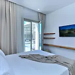 Walk To Naousa, 5br Pool Villa,villa Yagha Вилла
